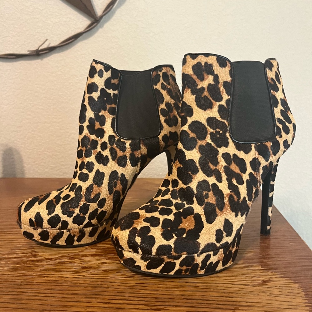 Gianni Bini Size 7 Leopard Heeled Boots!